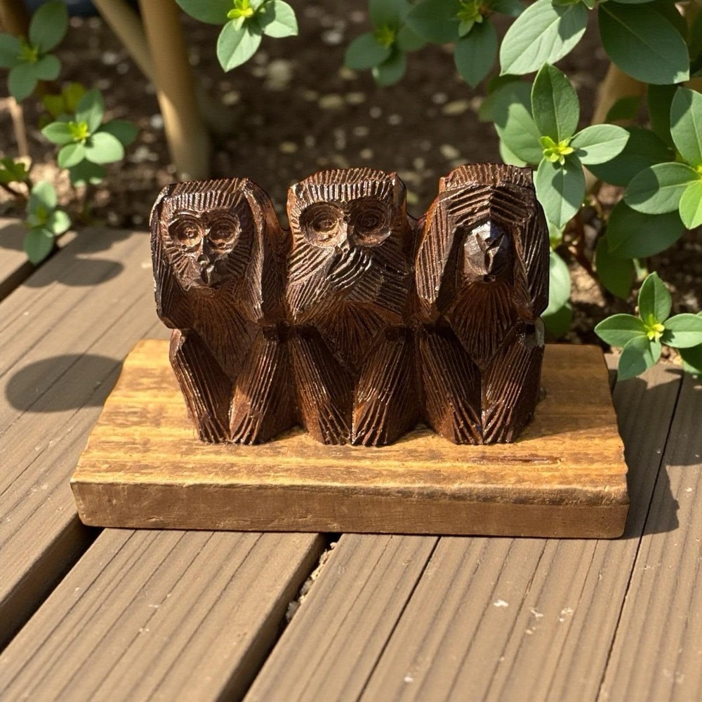 3 Wise Monkeys See, Hear & Speak No Evil Figurine Hand Carved Wood on‎ Base VTG